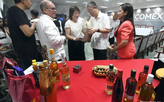 productos cubanos exhibidos durante la celebración